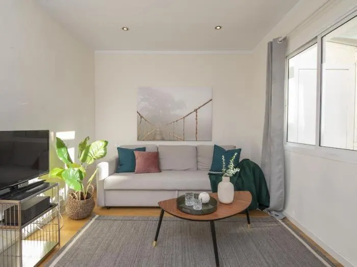 Attic Apartment 468 Sagrada Familia Barselona 0*,