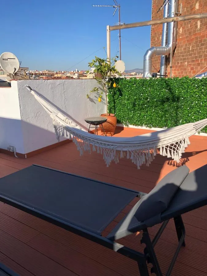 Attic Apartment 468 Sagrada Familia Barselona 0*,